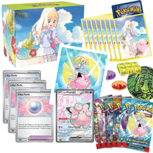 Inhalt der Pokemon TCG  Premium Turnierkollektion Lilly - Deck Box, Sleeves, Vollbild-Promokarte im Lilly & Piepi Design und 6 Booster aus der Karmesin & Purpur Reihe