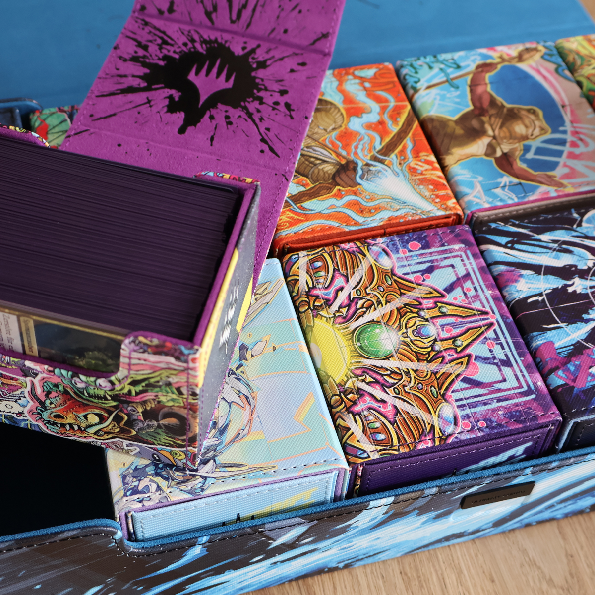 Ultimate Guard: MTG Aetherdrift Bundle – Omnihive 1000+ & 9x Sidewinder 100+
